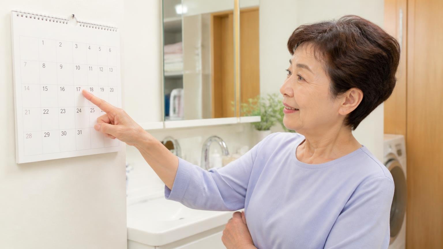 効果期間は約2〜3か月 戸建ての洗面所で60代女性がカレンダーを指し買い替え時期を確認